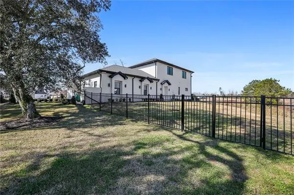 $2,000,000 | 30646 Heron View, Springfield, LA 70462
