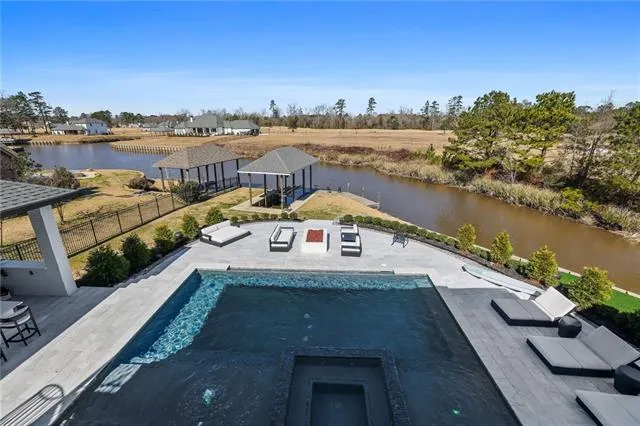 $2,000,000 | 30646 Heron View, Springfield, LA 70462