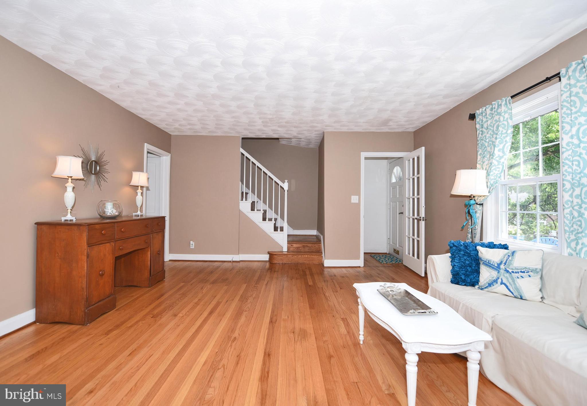 8112 Clyde Bank Road Baltimore, MD 21286 - Photo 4 of 30 Lovely hardwood throughout