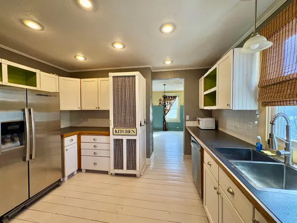 $275,000 | 210 South Lincoln Avenue, Glendo, WY 82213