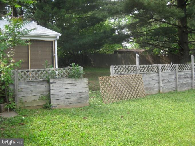 805 Ivydale Road Reisterstown, MD 21136 - Photo 4 of 22 Back yard