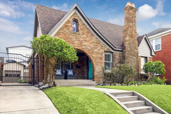 $759,000 | 1935 West McKinney Street, Houston, TX 77019