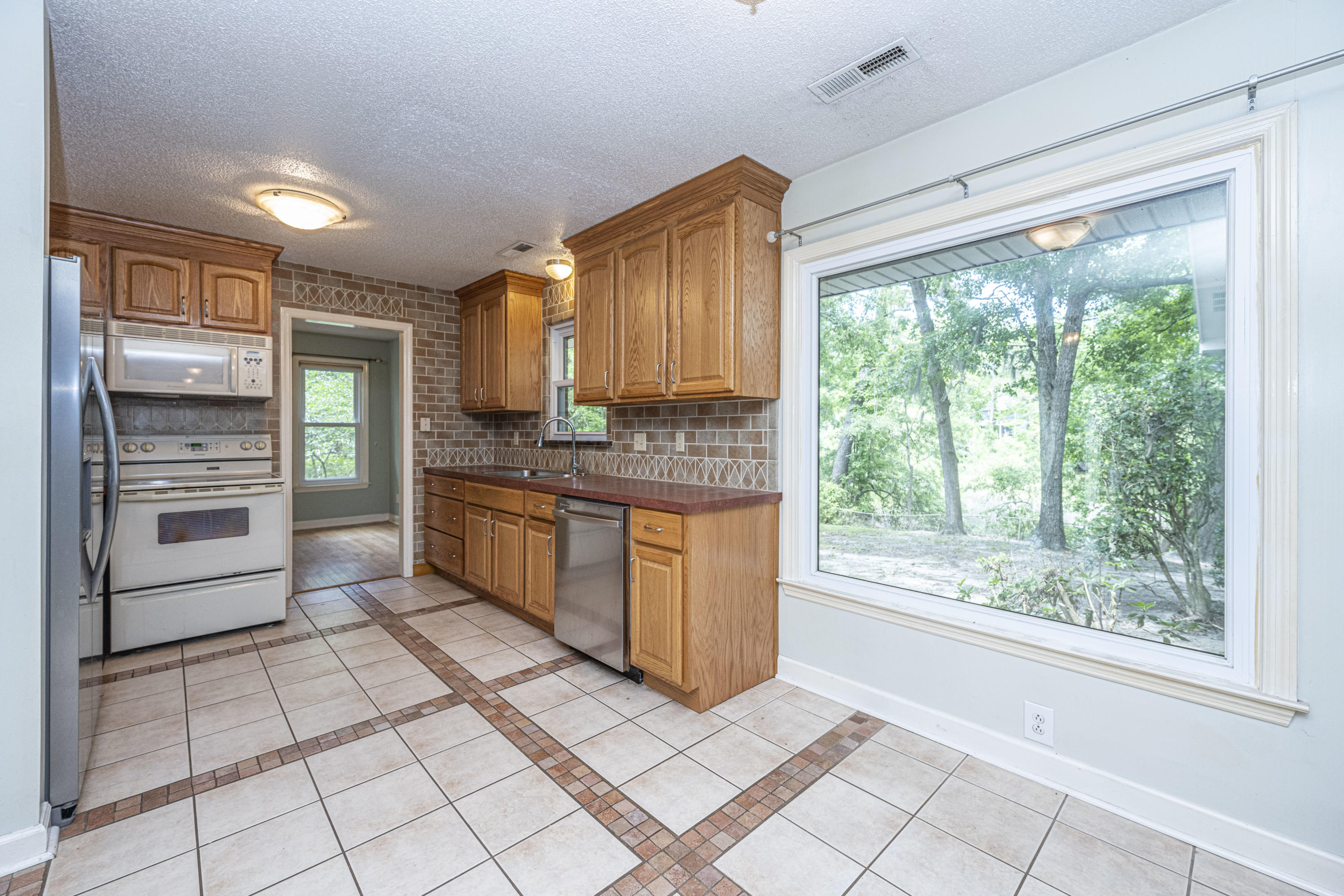 662 Pawley Road Mount Pleasant, SC 29464 - Photo 11 of 28 662PawleyRd12