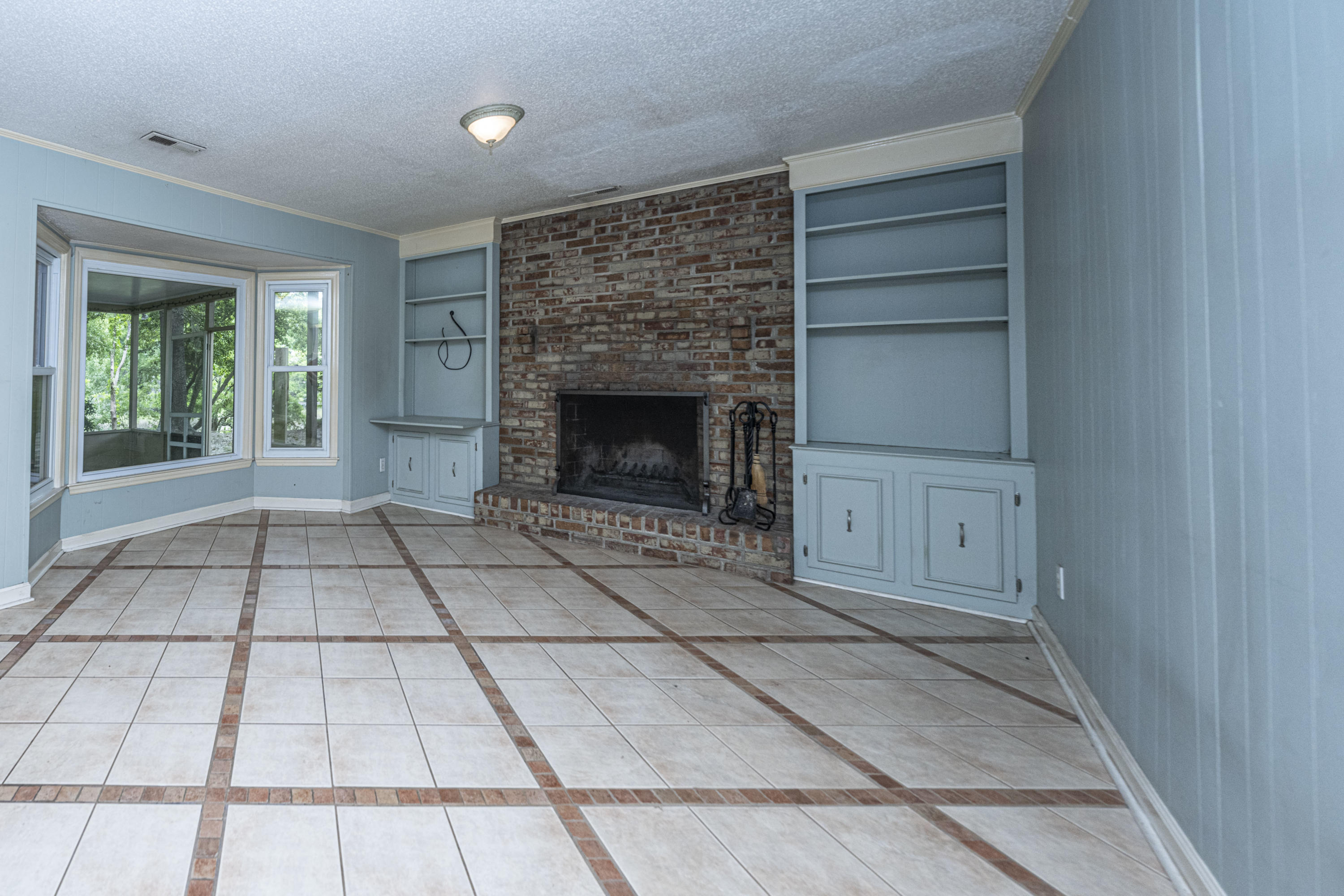662 Pawley Road Mount Pleasant, SC 29464 - Photo 12 of 28 Fireplace