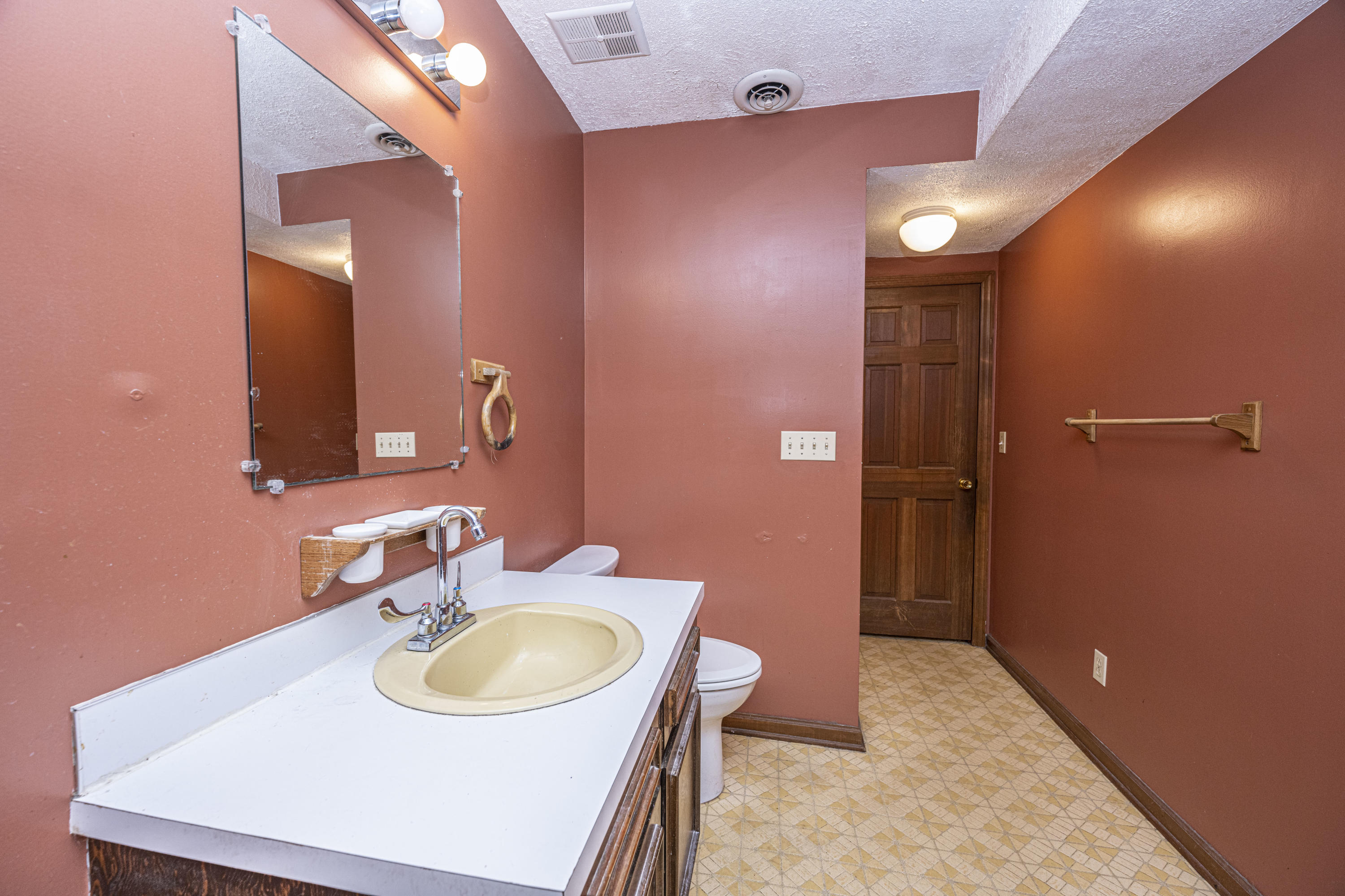 662 Pawley Road Mount Pleasant, SC 29464 - Photo 16 of 28 Downstairs full bathroom