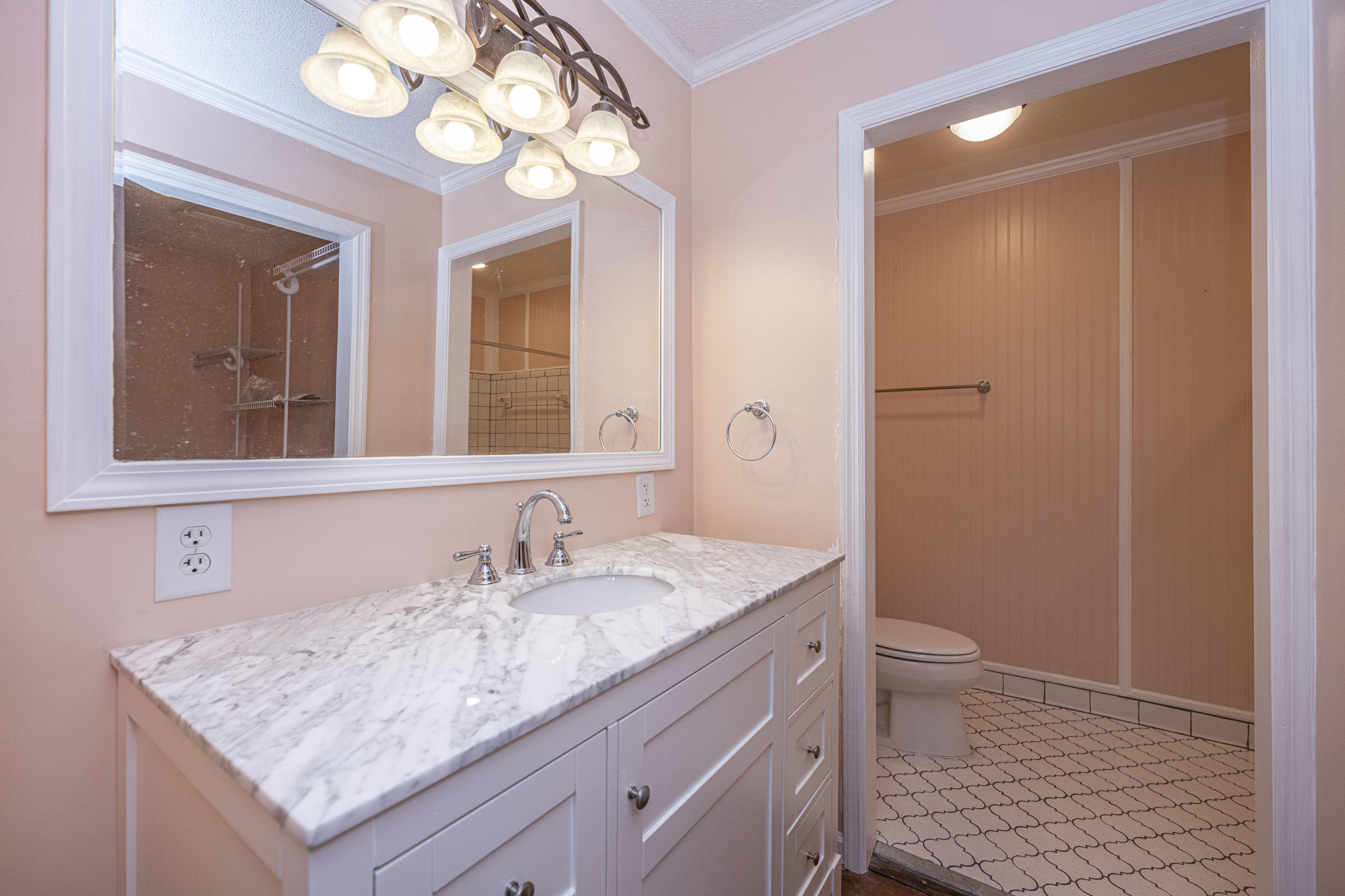 662 Pawley Road Mount Pleasant, SC 29464 - Photo 18 of 28 Upstairs full bathroom