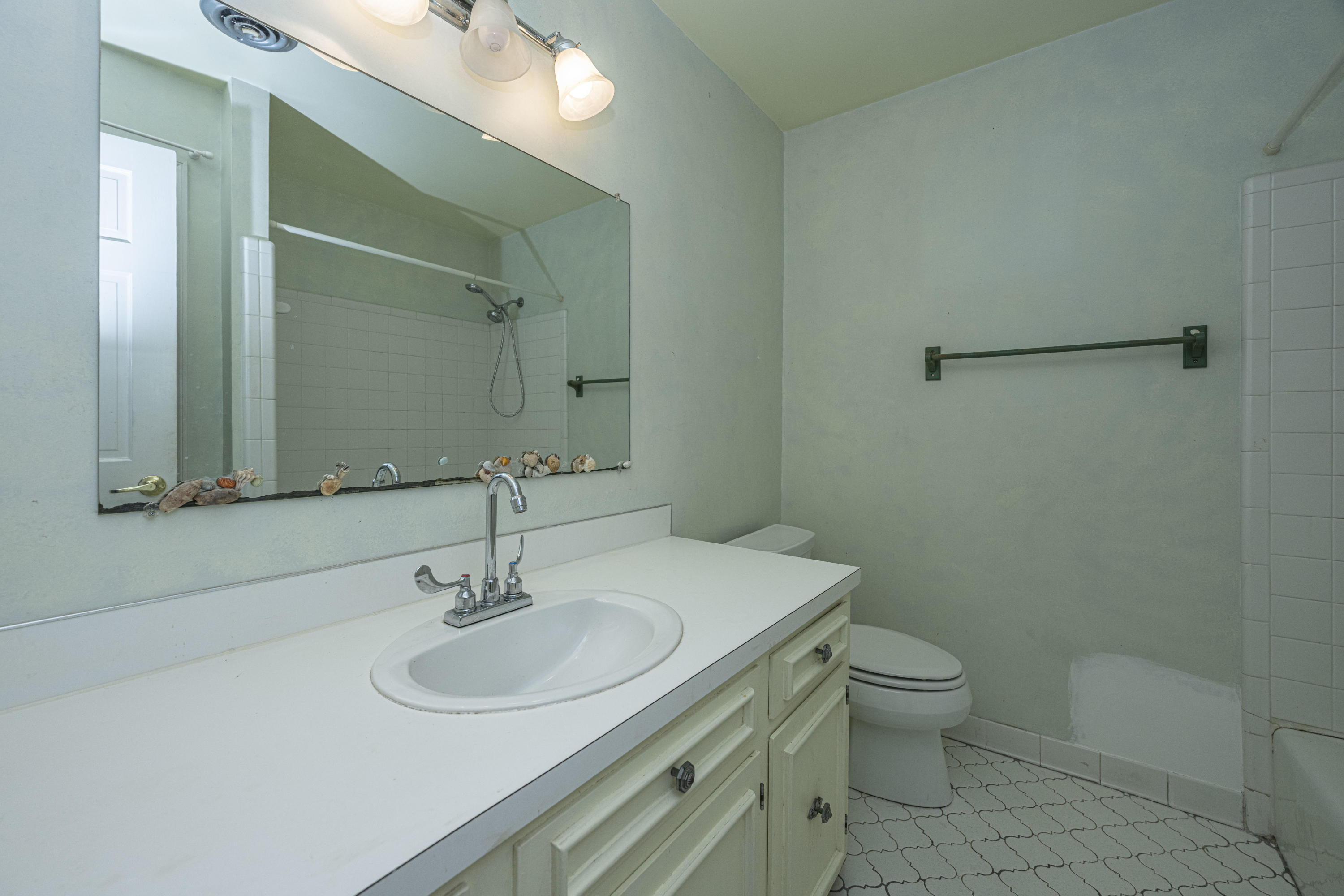 662 Pawley Road Mount Pleasant, SC 29464 - Photo 21 of 28 Upstairs Guest Bathroom