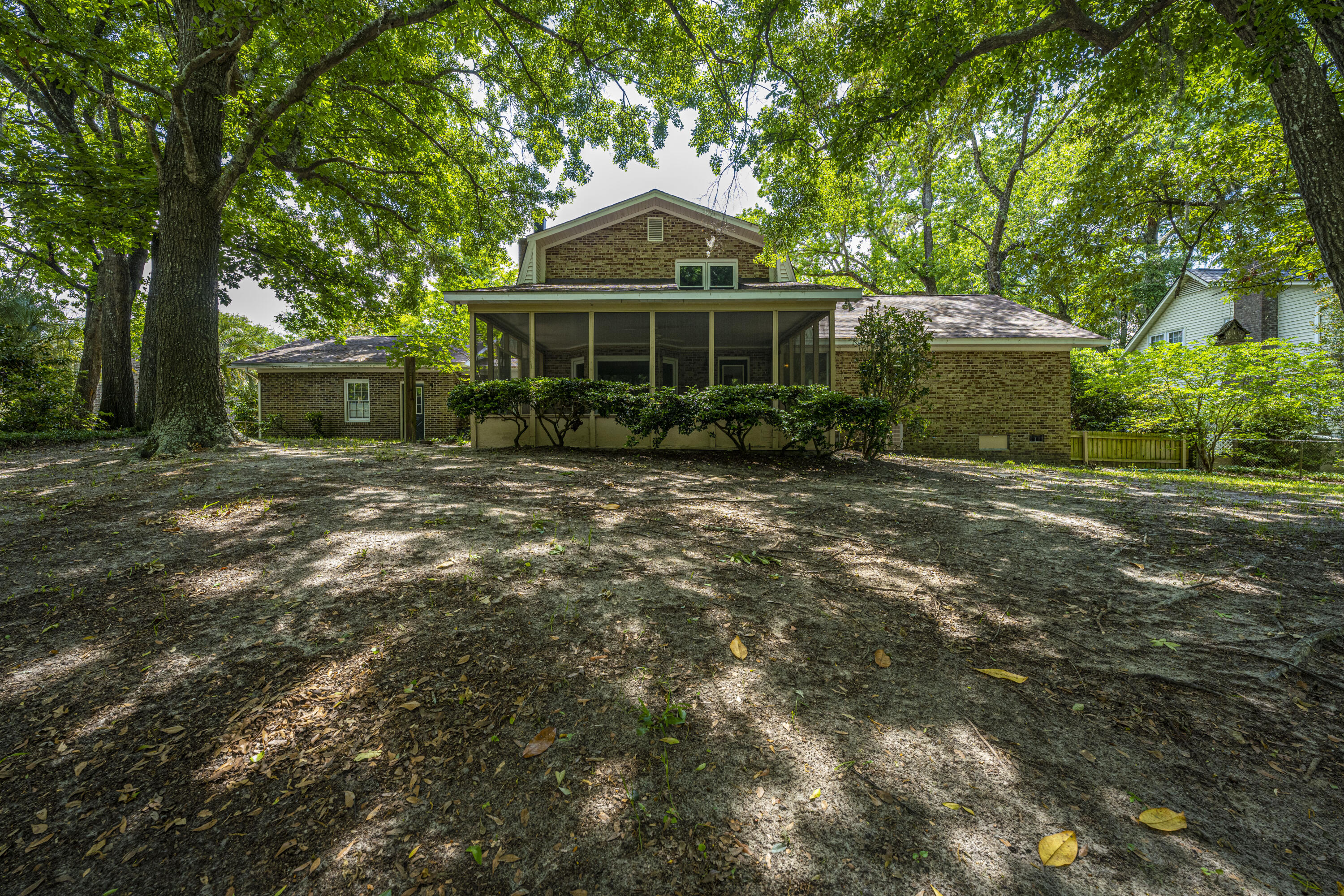 662 Pawley Road Mount Pleasant, SC 29464 - Photo 5 of 28 Back yard