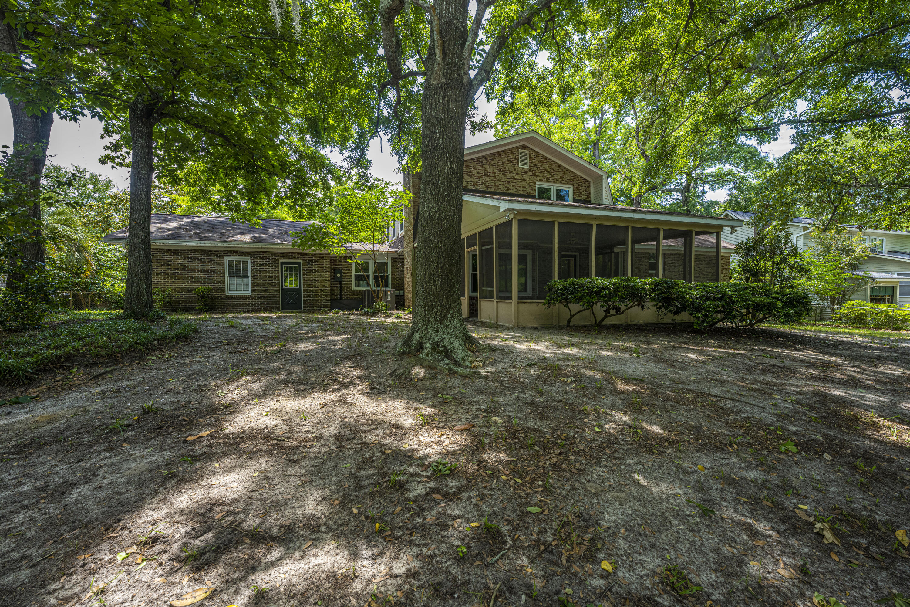 662 Pawley Road Mount Pleasant, SC 29464 - Photo 6 of 28 Back yard