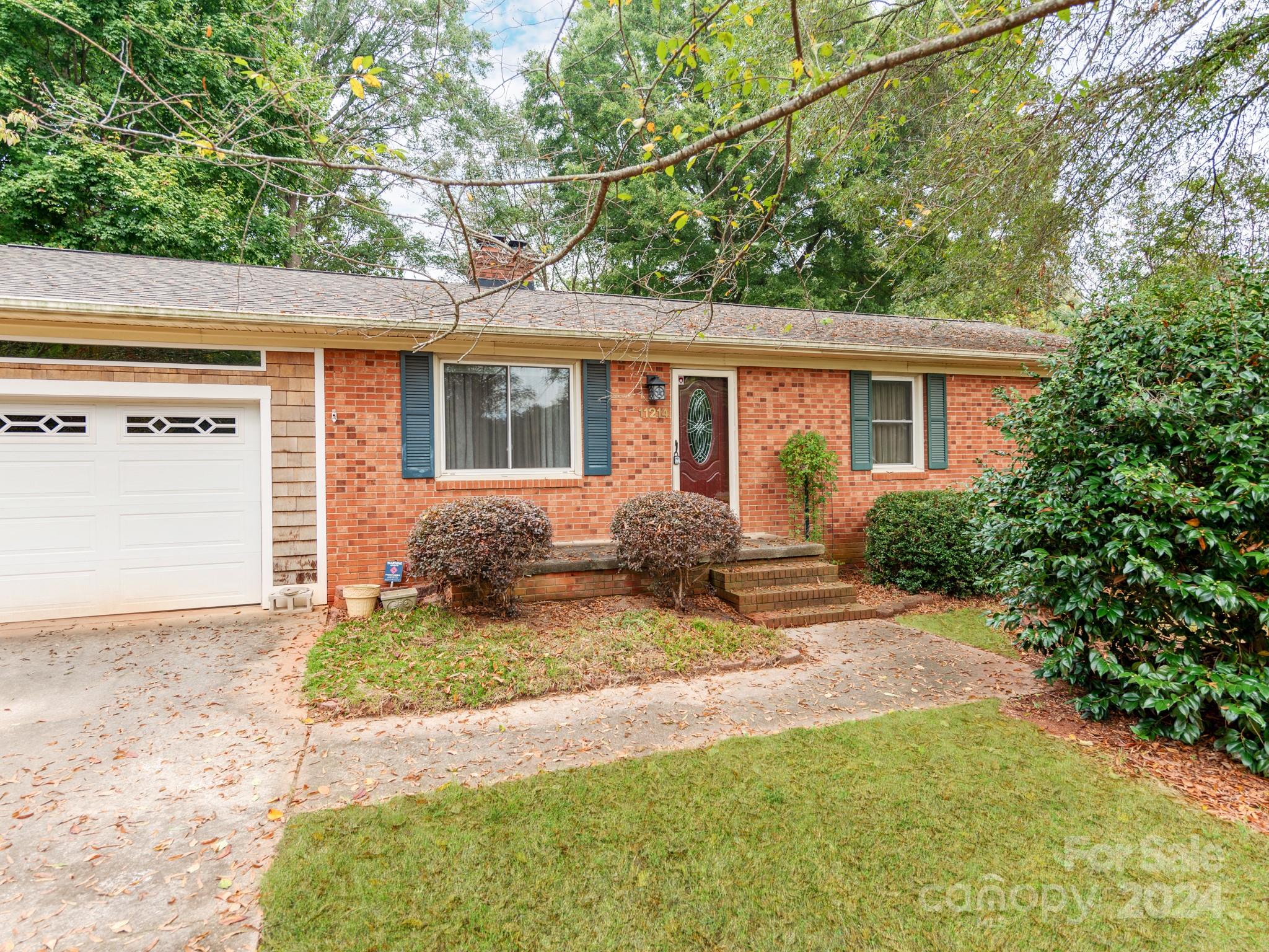 11214 Sudbury Road Davidson, NC 28036 - Photo 3 of 29 Gallery Image 3