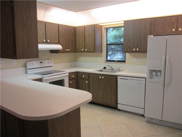 9290 Southwest 61st Way, Unit 27B Boca Raton, FL 33428 - Photo 6 of 14 Kitchen