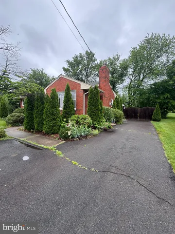 $399,000 | 121 Laurel Avenue, Fredericksburg, VA 22408