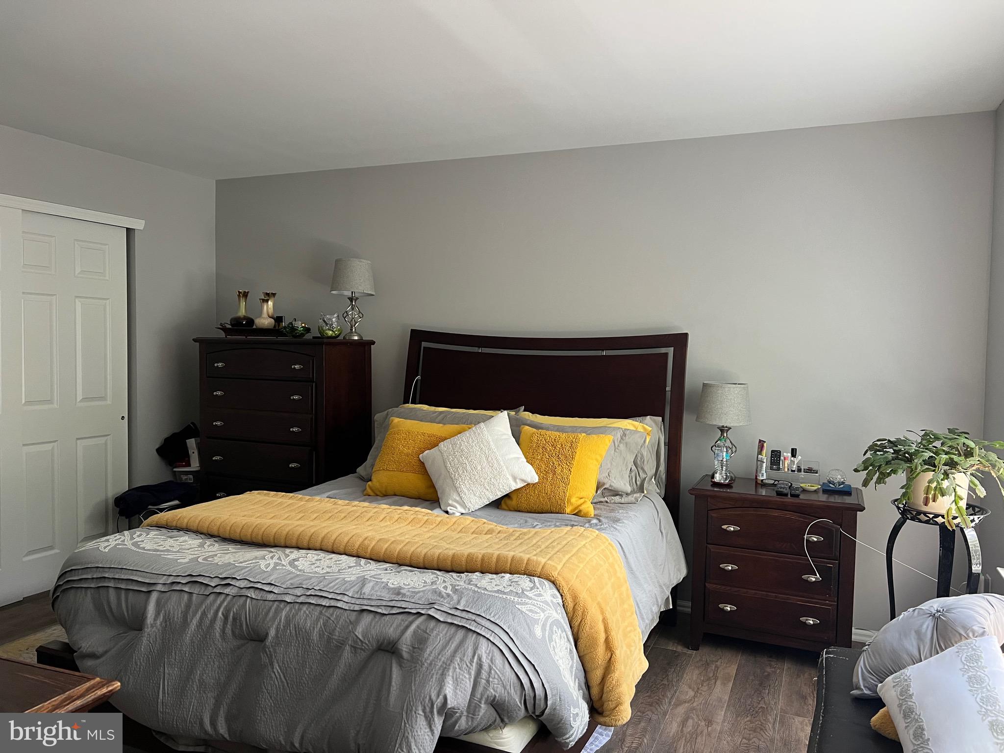 763 Barton Run Boulevard Marlton, NJ 08053 - Photo 8 of 19 a bedroom with a bed and a potted plant