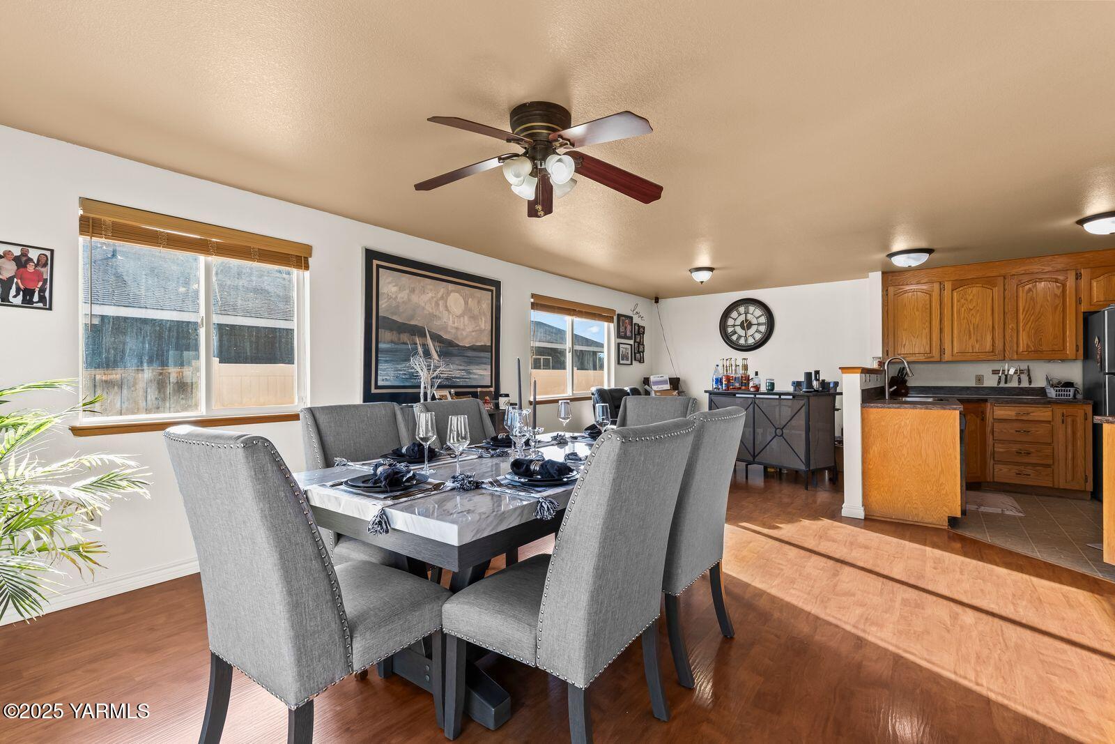 307 South 76th Avenue Yakima, WA 98908 - Photo 15 of 36 a dining room with furniture and window
