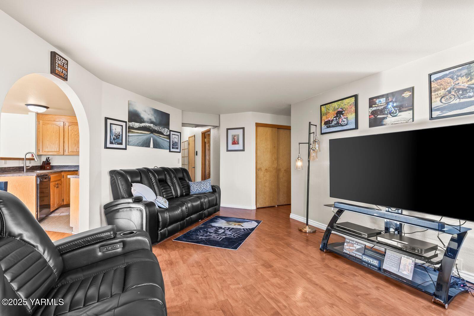 307 South 76th Avenue Yakima, WA 98908 - Photo 19 of 36 a living room with furniture and a flat screen tv