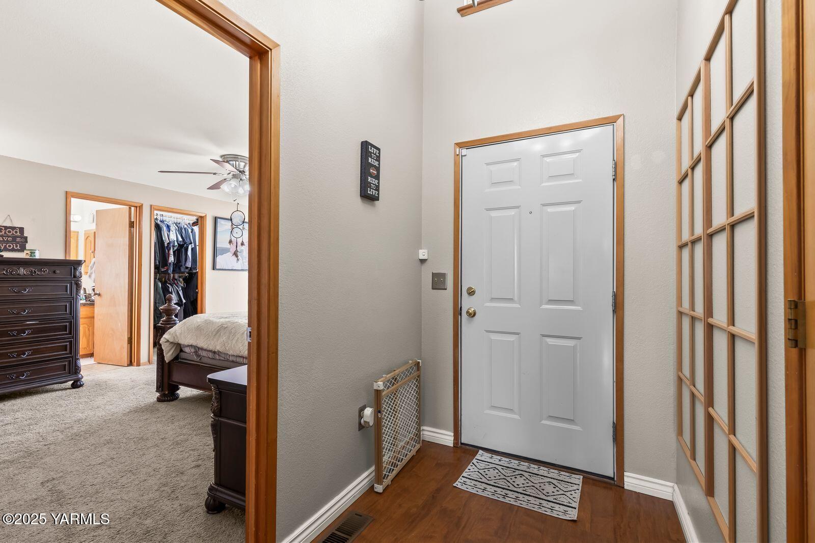 307 South 76th Avenue Yakima, WA 98908 - Photo 6 of 36 a view of room with furniture and a window