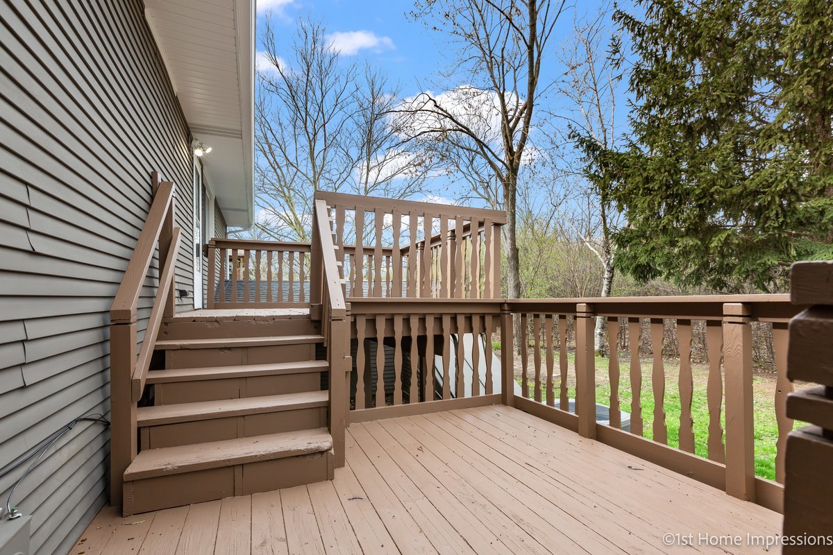 17012 Magnolia Drive Hazel Crest, IL 60429 - Photo 21 of 23 a view of wooden deck