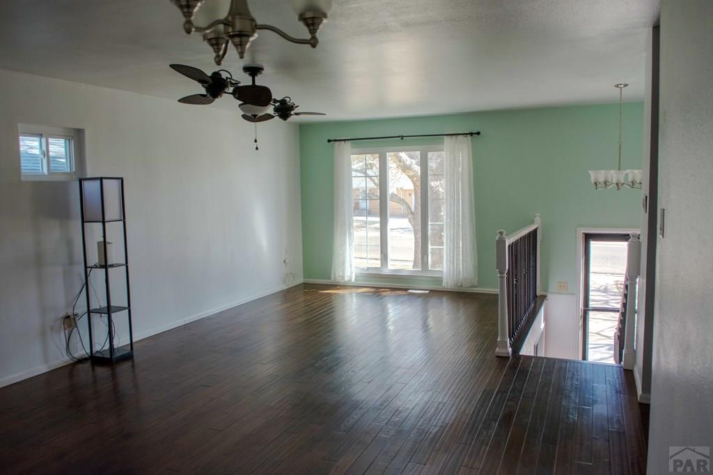 39 Macalester Road Pueblo, CO 81001 - Photo 3 of 32