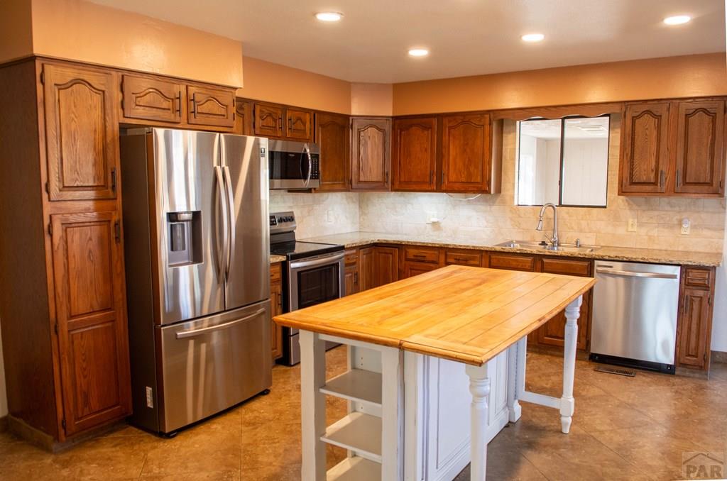 39 Macalester Road Pueblo, CO 81001 - Photo 5 of 32