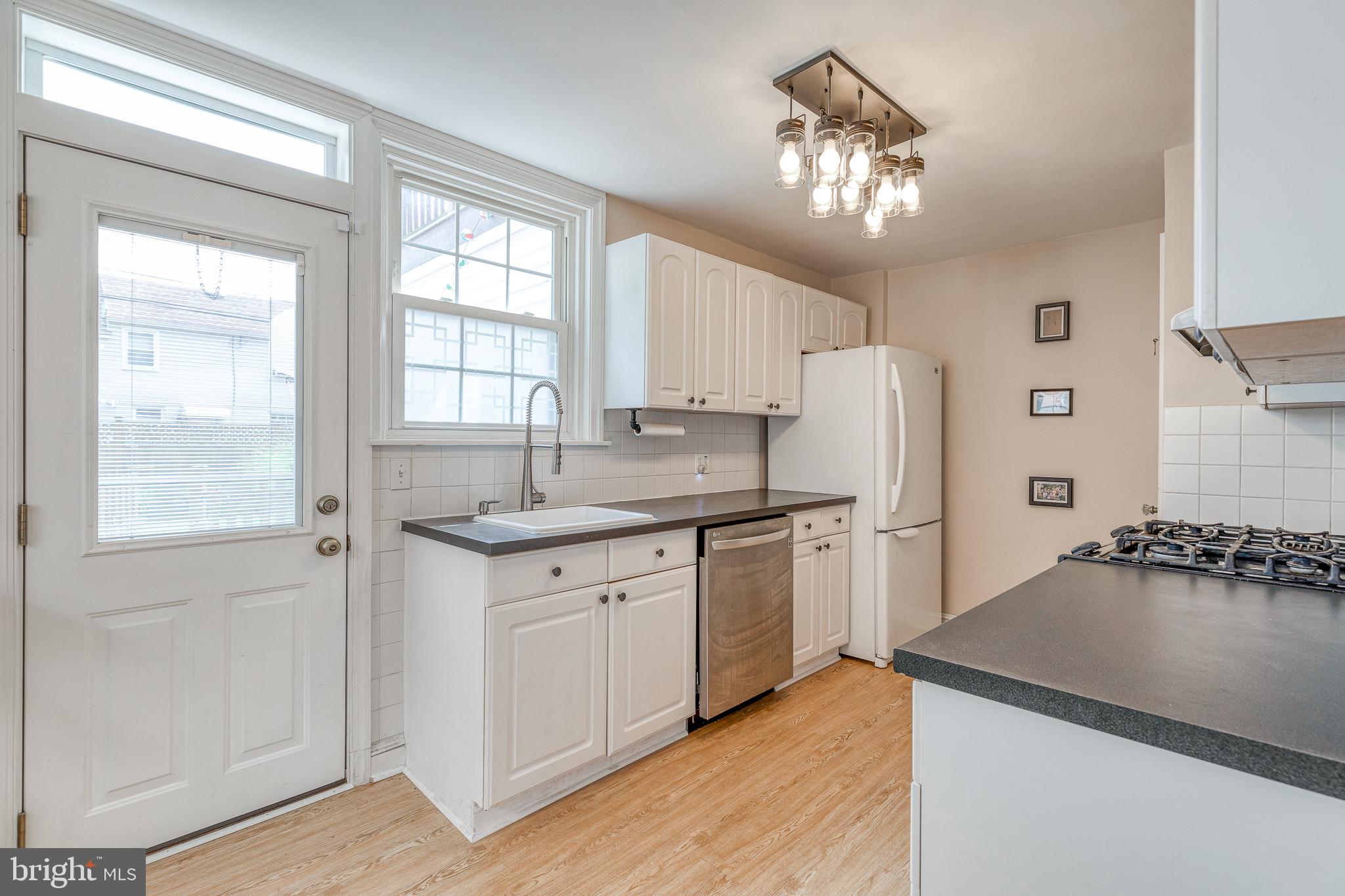 317 Earlington Road Havertown, PA 19083 - Photo 7 of 28