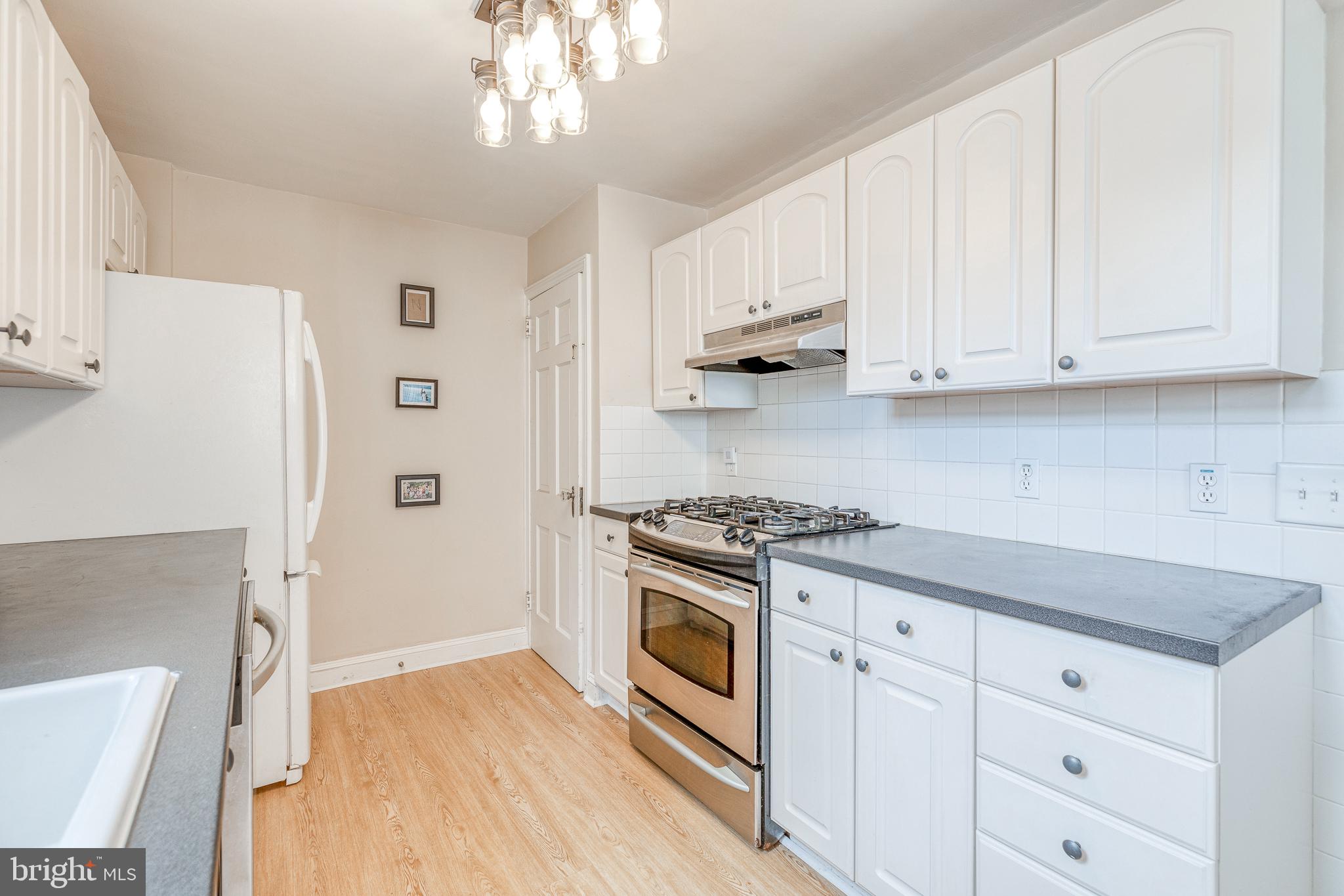 317 Earlington Road Havertown, PA 19083 - Photo 9 of 28 Gas Cooking