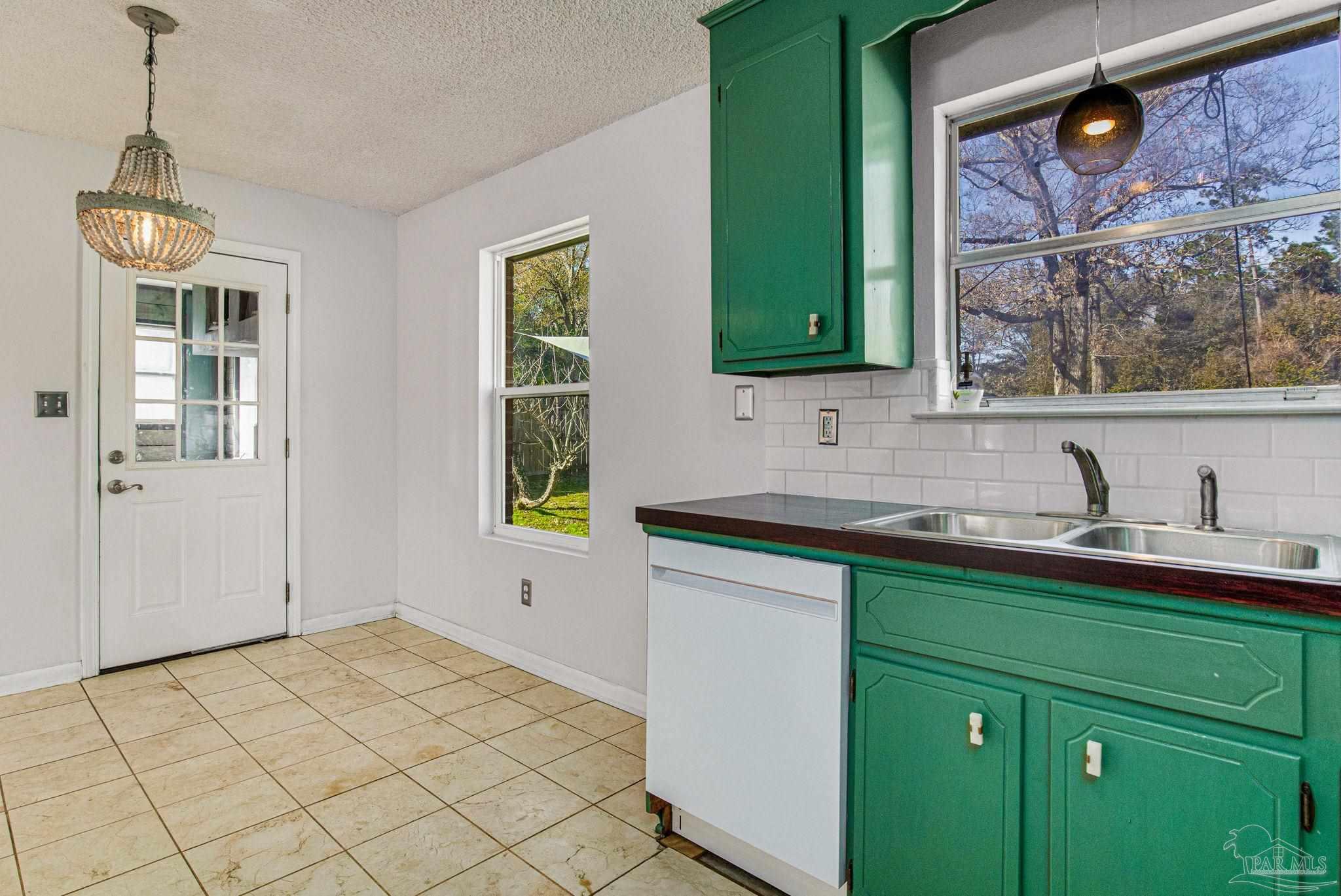 8270 Spicewood Road Pensacola, FL 32526 - Photo 8 of 42 Gallery Image 8