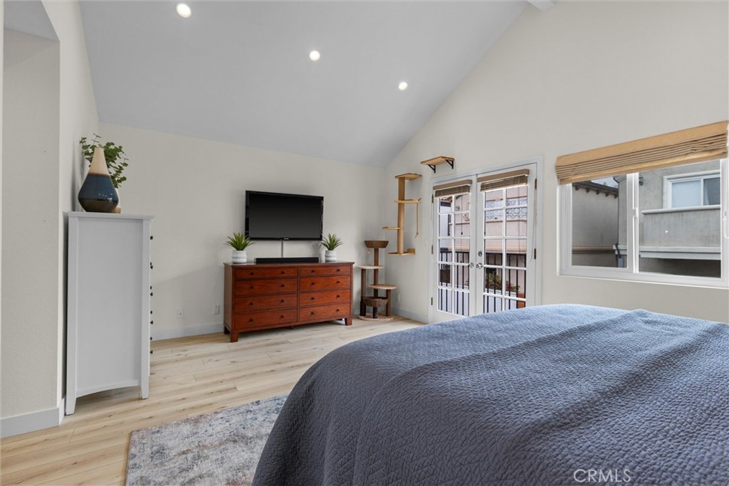 1727 Spreckels Lane Redondo Beach, CA 90278 - Photo 13 of 35 a bedroom with a bed and a flat screen tv