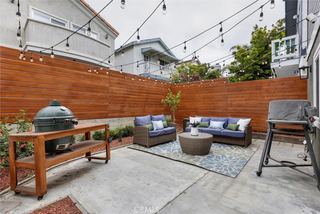 1727 Spreckels Lane Redondo Beach, CA 90278 - Photo 18 of 35 a view of a patio with open seating