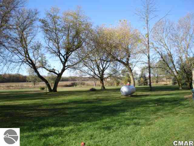 9977 West St Charles Road Sumner, MI 48889 - Photo 6 of 8 1767759-5.JPG