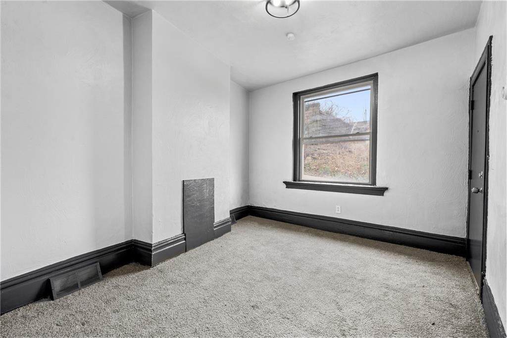 1306 Complete Street Pittsburgh, PA 15212 - Photo 6 of 24