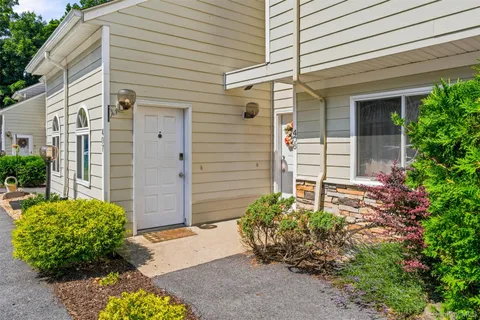 $332,500 | 407 Crystal Hill Lane, Poughkeepsie, NY 12603