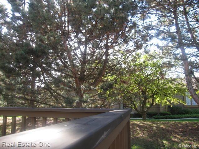 2140 London Bridge Drive Rochester, MI 48307 - Photo 2 of 4 IMG_2835