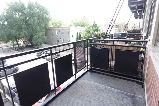 $2,395 | 3963 West Belmont Avenue, Unit 219, Chicago, IL 60618