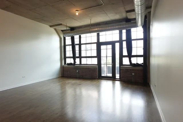 $2,395 | 3963 West Belmont Avenue, Unit 219, Chicago, IL 60618
