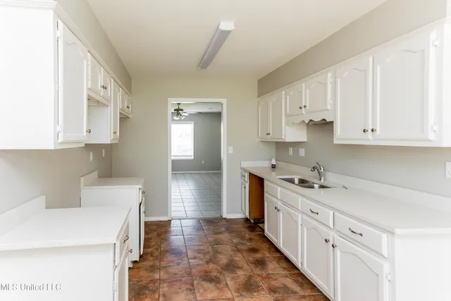 $1,560 | 7437 Cliffwood Drive, Horn Lake, MS 38637