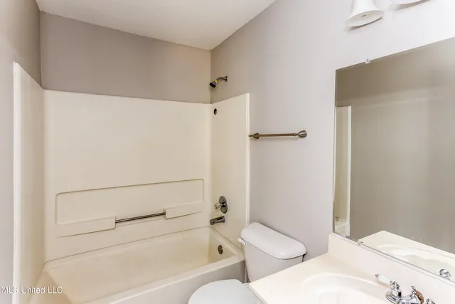 $1,560 | 7437 Cliffwood Drive, Horn Lake, MS 38637