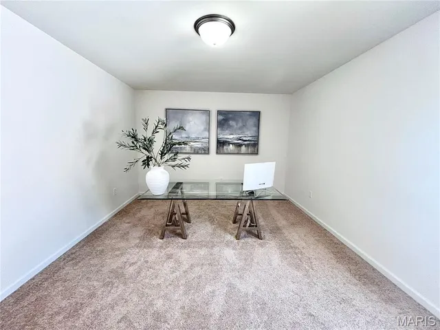 $590,000 | 7474 Shadow Point Drive, St. Louis, MO 63129