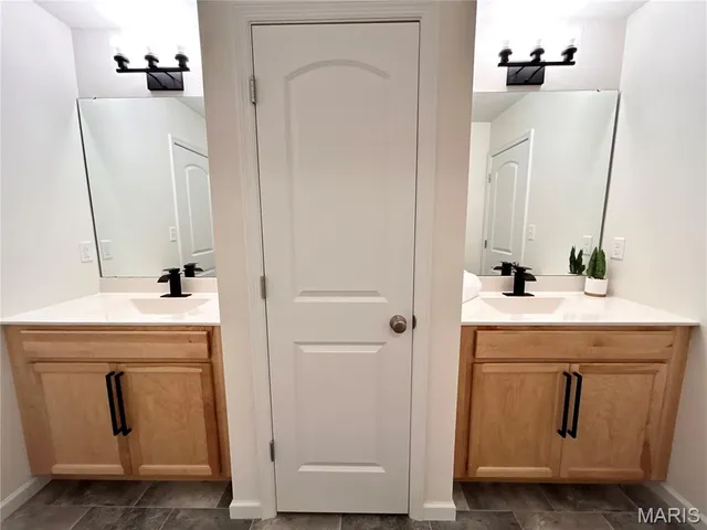 $590,000 | 7474 Shadow Point Drive, St. Louis, MO 63129