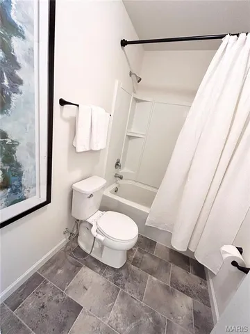 $590,000 | 7474 Shadow Point Drive, St. Louis, MO 63129