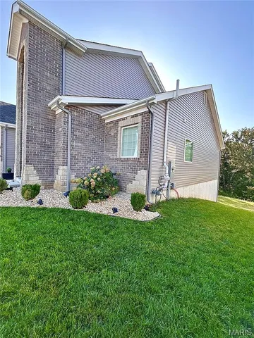 $590,000 | 7474 Shadow Point Drive, St. Louis, MO 63129