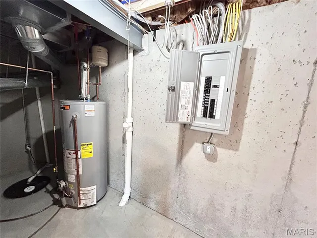 $590,000 | 7474 Shadow Point Drive, St. Louis, MO 63129