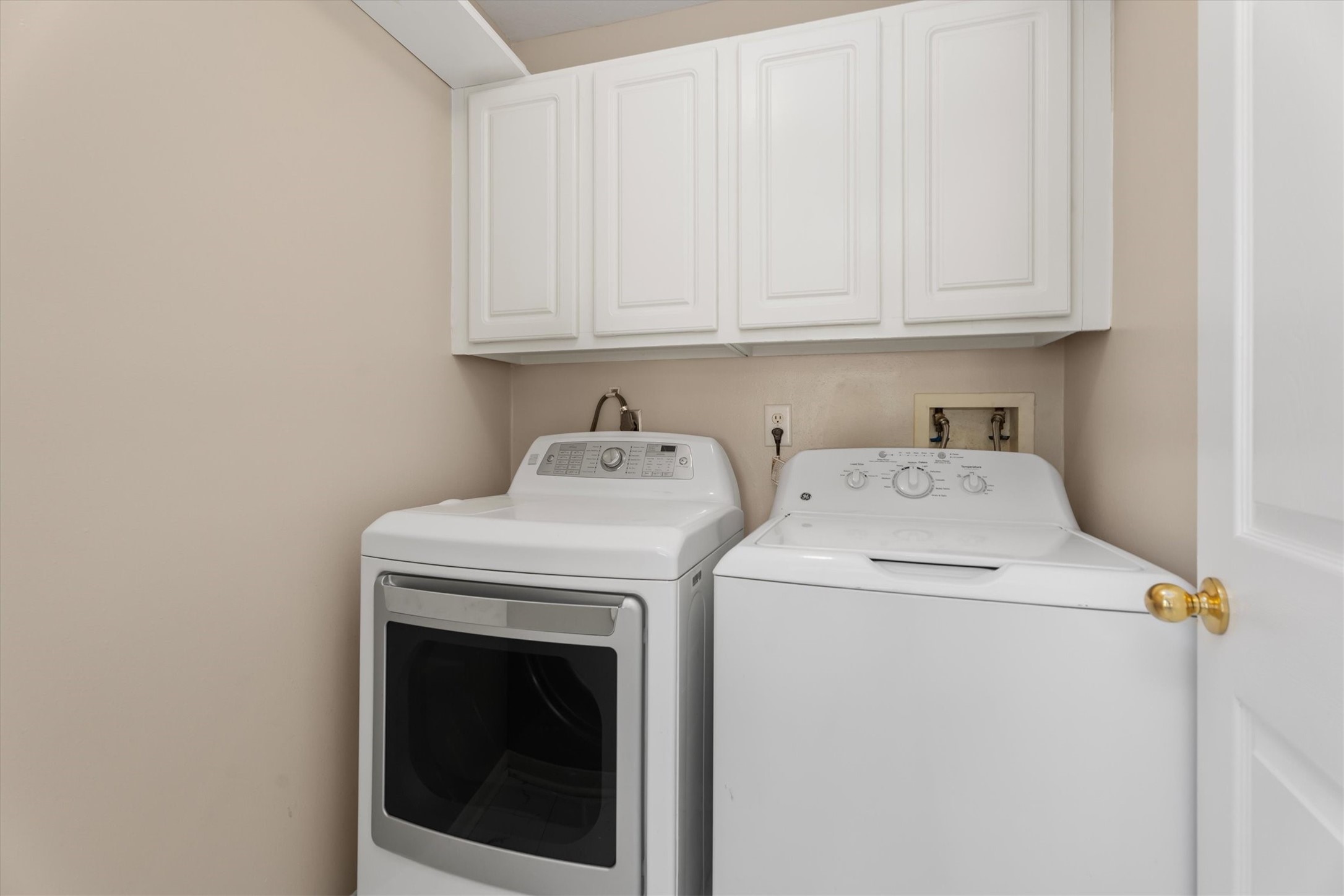 3315 La Seine Lane Spring, TX 77388 - Photo 29 of 30 a utility room with dryer and washer