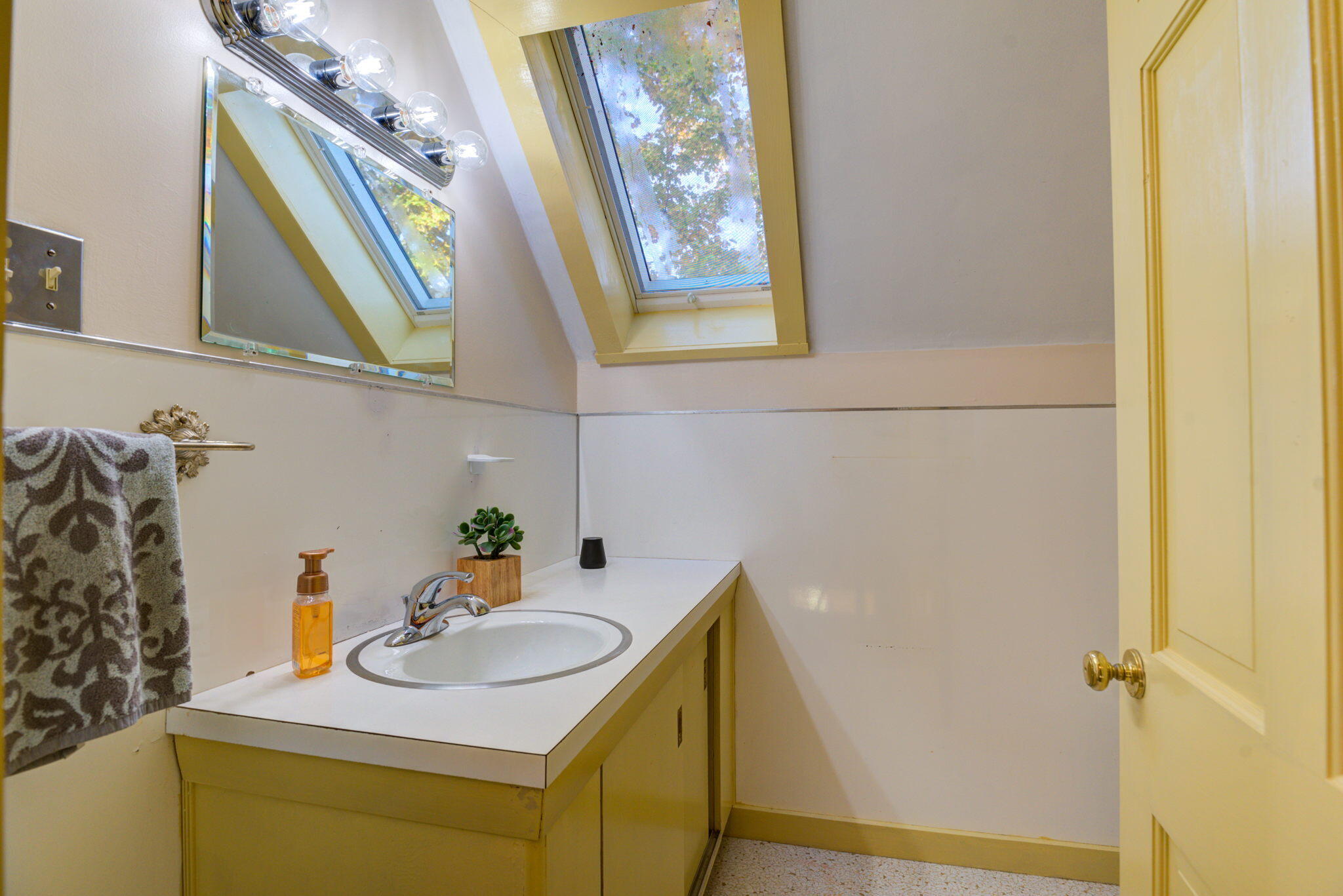 697 Stevenstown Road Litchfield, ME 04350 - Photo 27 of 59 Upstairs bath