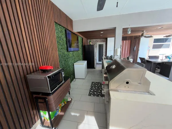 $999,000 | 224 East 42nd Street, Hialeah, FL 33013