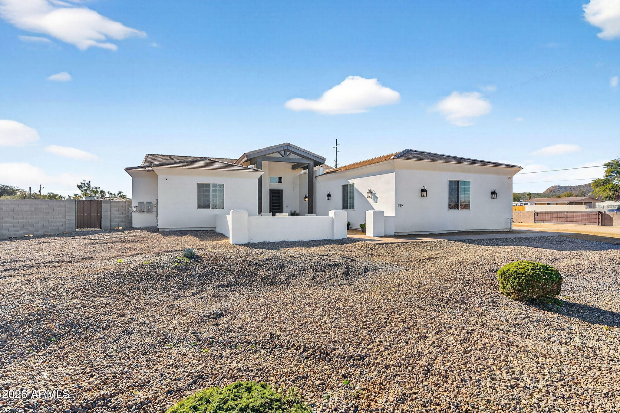 629 West Cloud Road Phoenix, AZ 85086 - Photo 3 of 46 3-web-or-mls-55-W Cloud Rd
