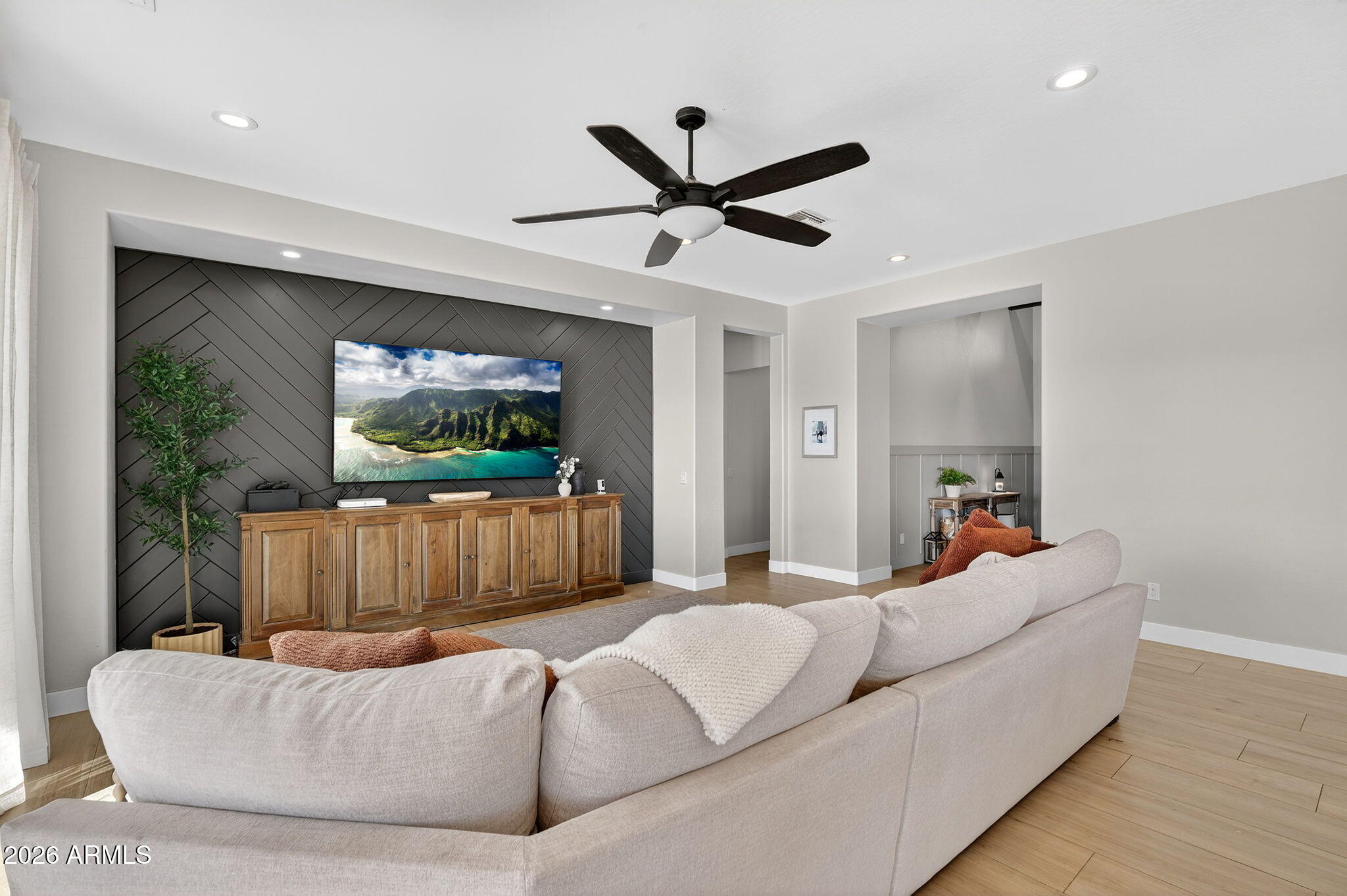 629 West Cloud Road Phoenix, AZ 85086 - Photo 5 of 46 6-web-or-mls-25-W Cloud Rd