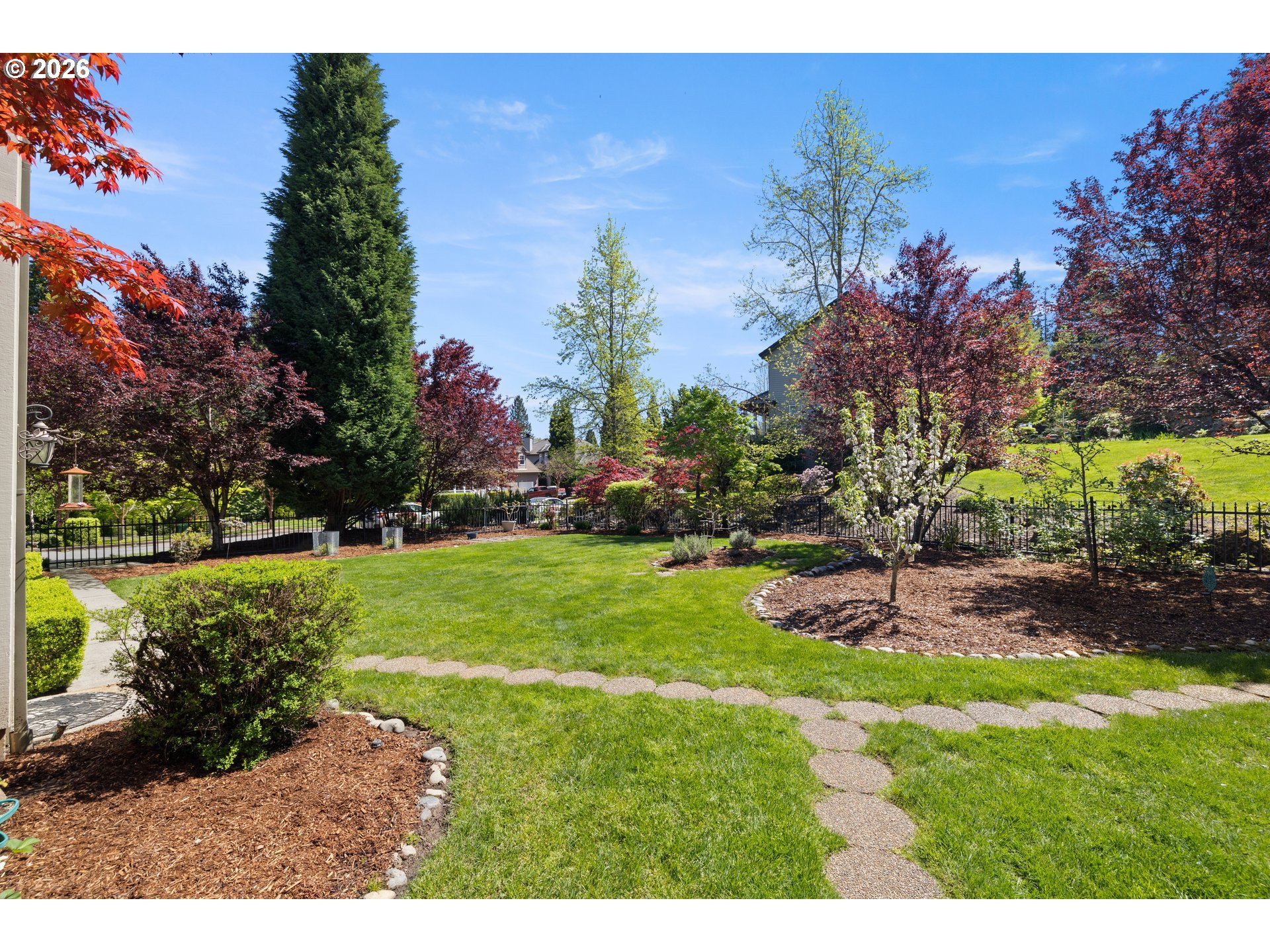 2633 Southeast Vista Way Gresham, OR 97080 - Photo 34 of 48 a view of a backyard