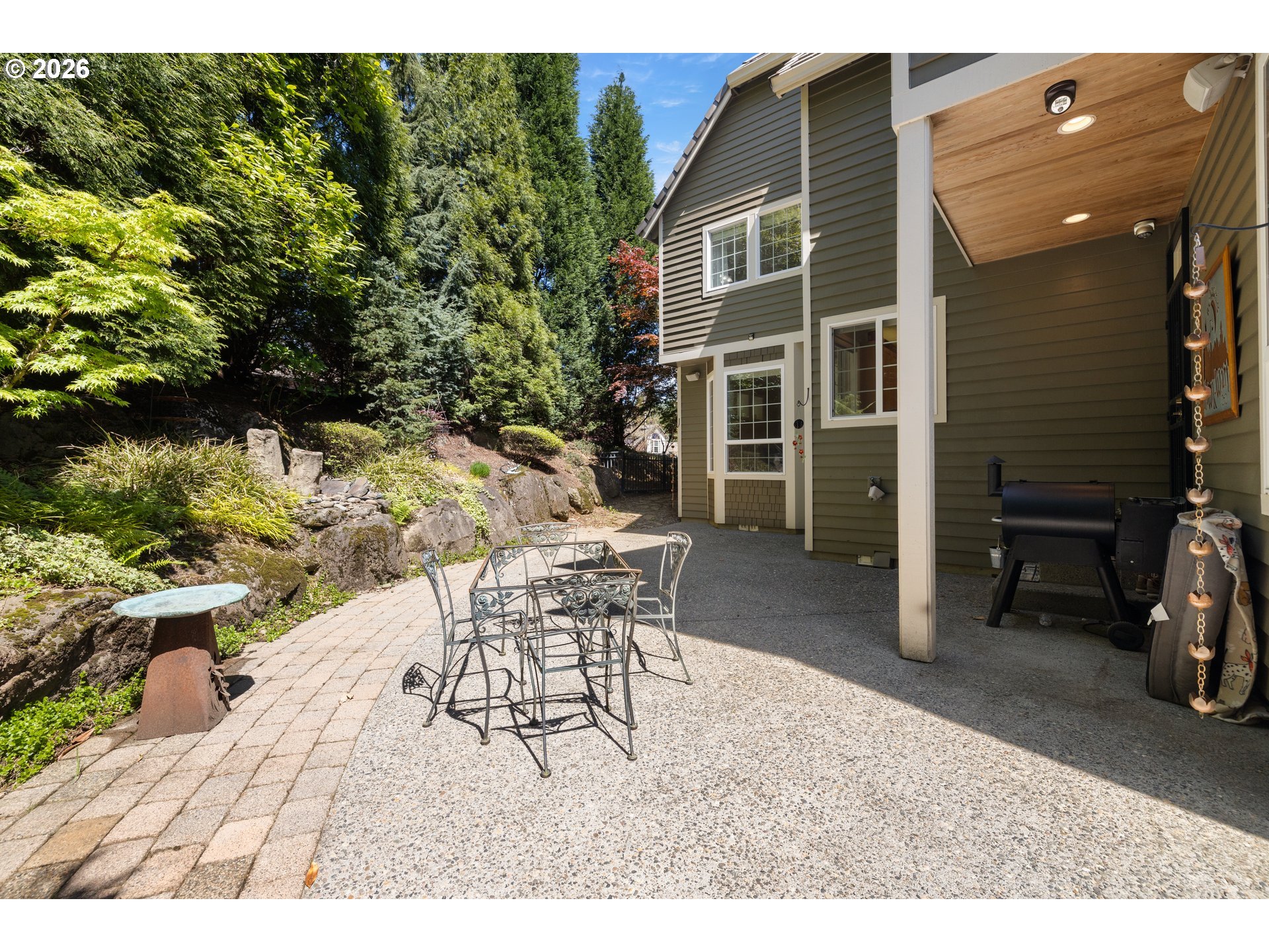 2633 Southeast Vista Way Gresham, OR 97080 - Photo 39 of 48 a backyard of a house with yard and outdoor seating