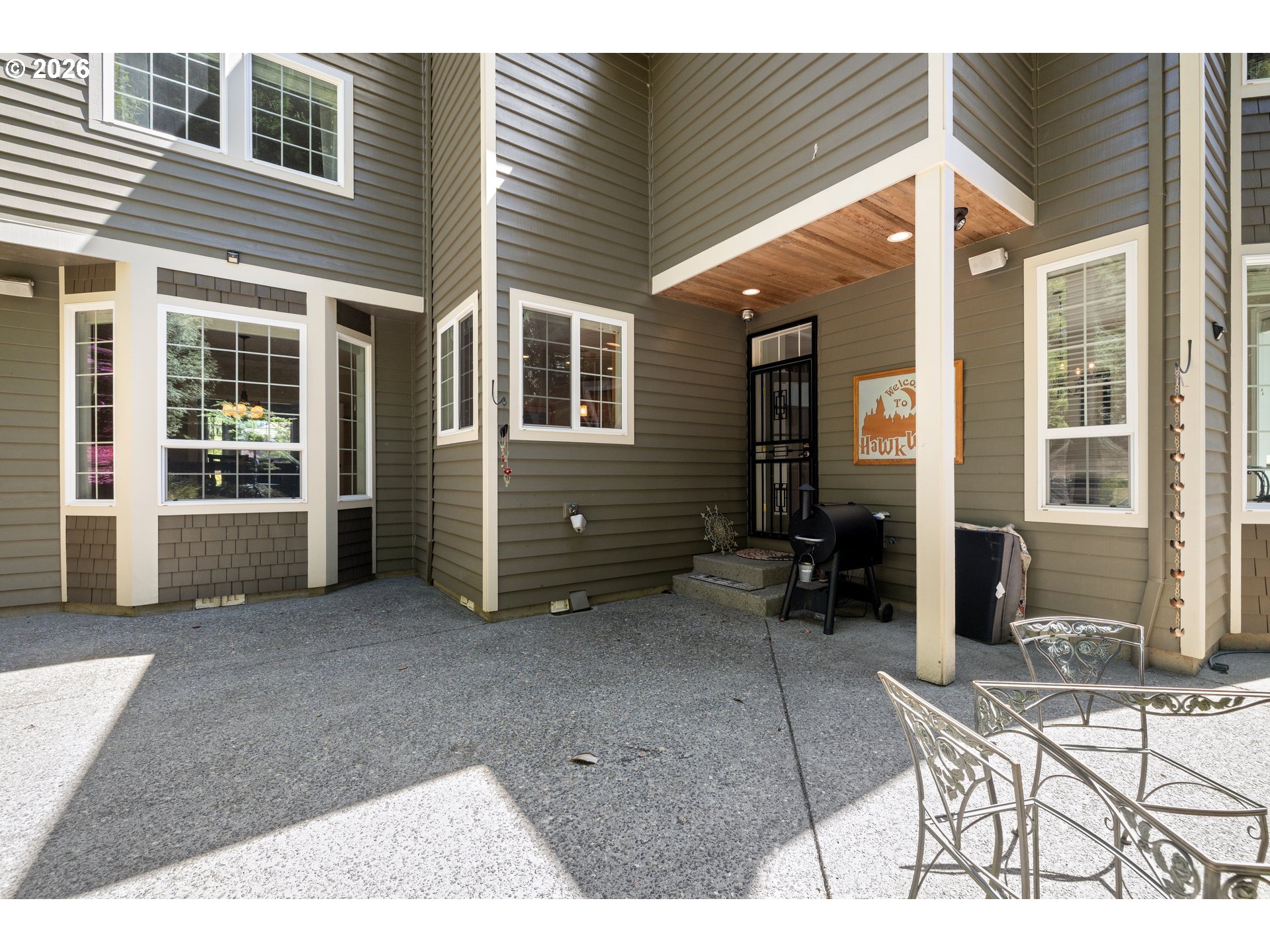 2633 Southeast Vista Way Gresham, OR 97080 - Photo 40 of 48 a view of a house with backyard