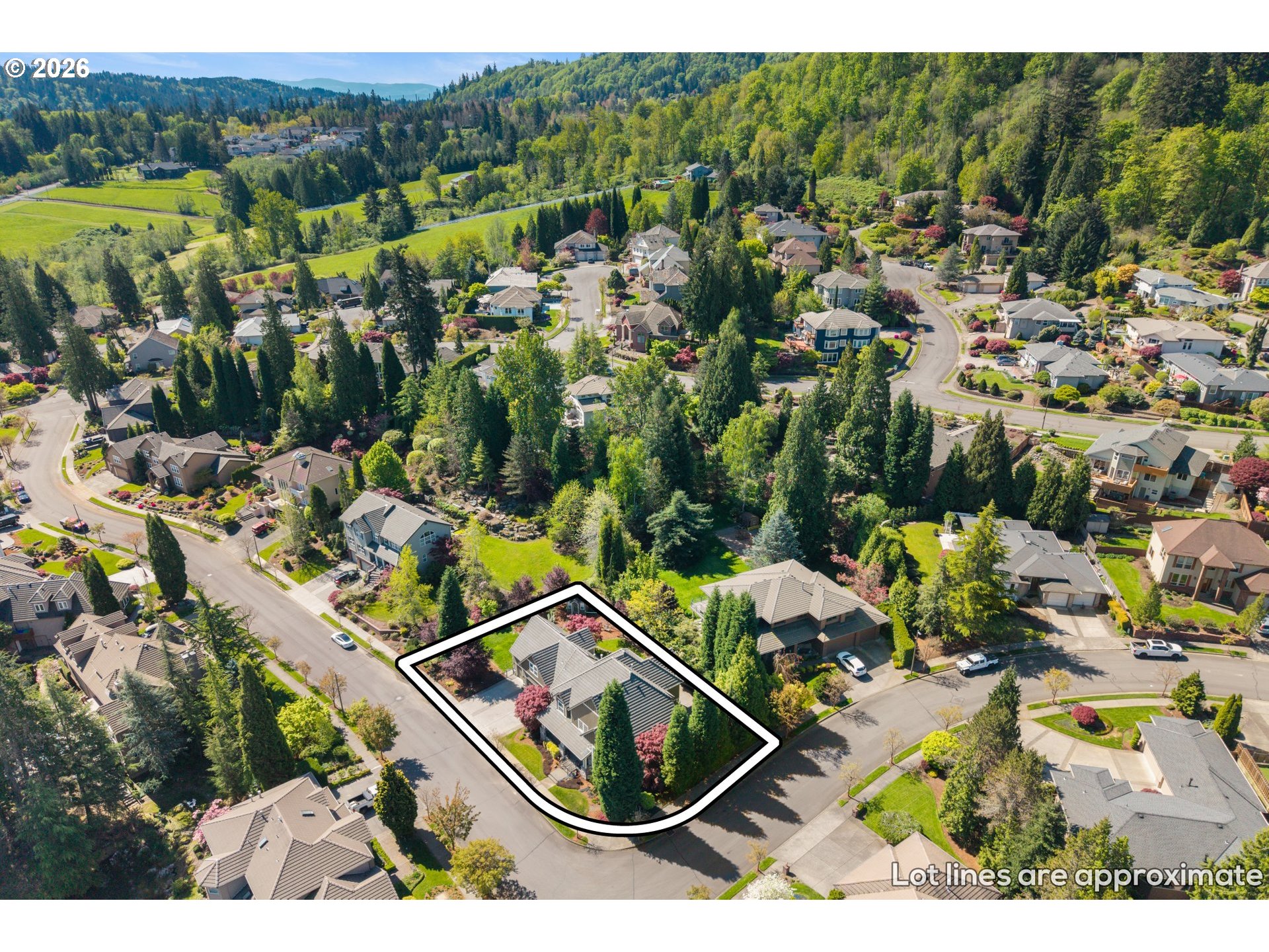 2633 Southeast Vista Way Gresham, OR 97080 - Photo 42 of 48 a view of a city